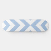 Light Blue und White Chevrons Skateboard (Horizontal)