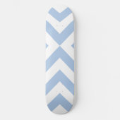 Light Blue und White Chevrons Skateboard (Vorderseite)
