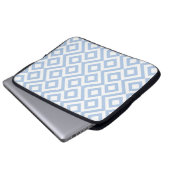 Light Blue und White Meander Laptopschutzhülle (Vorne Knopf)