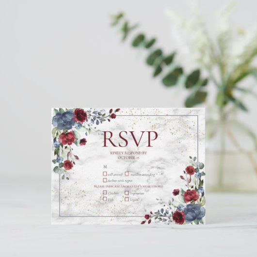 Light Dusty Blue Burgundy Gold Wedding RSVP Einladungspostkarte (Stehend Vorderseite)