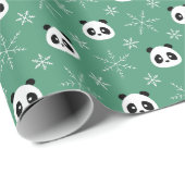 Light Evergreen - Niedliche Pandas mit Schneeflock Geschenkpapier (Rolleneckpunkt)