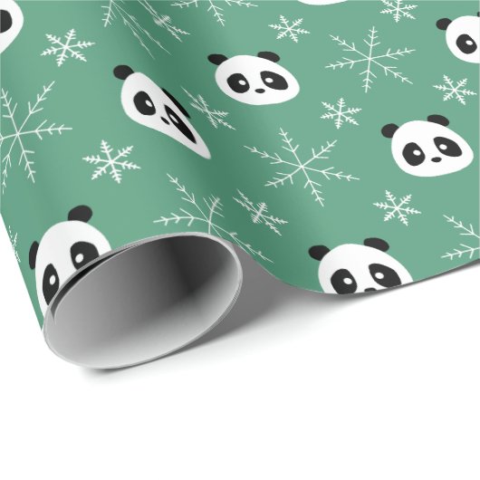 Light Evergreen - Niedliche Pandas mit Schneeflock Geschenkpapier (Rolleneckpunkt)