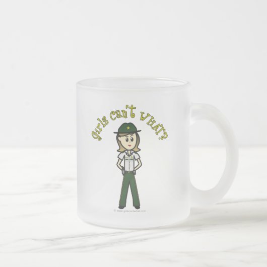 Light Female Sheriff in Green Uniform Mattglastasse (Rechts)
