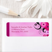Light Fuchsia Floral Wedding Rücksendeadressen-Auf (Insitu)