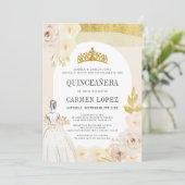 Light Gold Floral Princess Birthday Quinceanera Einladung (Stehend Vorderseite)