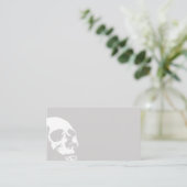 Light Gray White Skull Goth Wedding Platzkarte (Stehend Vorderseite)