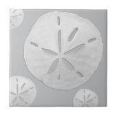 Light Gray & White Tropical Beach Sand Dollar Fliese (Vorderseite)