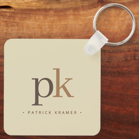 Light Khaki Brown Minimalistisch Monogram Schlüsselanhänger (Rückseite)