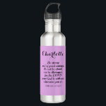 Light Lila Courage Bible Verse Individuelle Name Edelstahlflasche<br><div class="desc">Diese wunderschöne lila Wasserflasche zeigt den wunderbaren Bibelvers von Joshua 1:9 und lässt sich leicht mit dem Namen des Empfängers anpassen.</div>