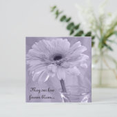 Light Lila Tinted Daisy Wedding Einladung (Stehend Vorderseite)