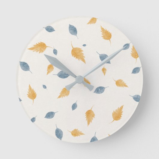 Light Pastel Beige Minimalist Leaves Pattern Runde Wanduhr (Vorderseite)