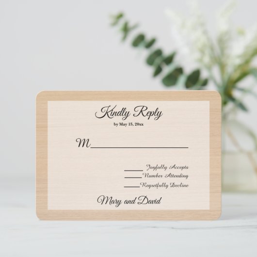 Light Pine Wood Wedding RSVP Card (Stehend Vorderseite)