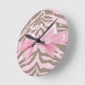 Light Pink and Brown Zebra w/Ribbon Bow Runde Wanduhr (Winkel)