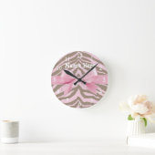 Light Pink and Brown Zebra w/Ribbon Bow Runde Wanduhr (Zuhause)
