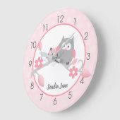 Light Pink and Gray Happy Owls Girl Nursery Große Wanduhr (Winkel)