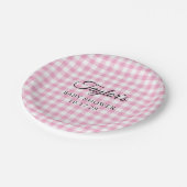 Light Pink Gingham Plaid Baby Shower Pappteller (Schrägansicht)