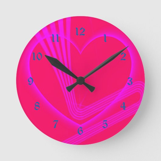 Light Pink Heart w/Zigzag Lines Runde Wanduhr (Vorderseite)