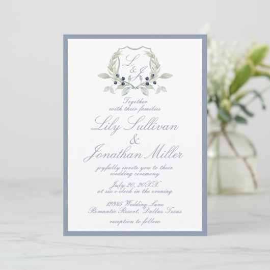 Light Powder Blue Romantic Monogram Wappen Wedding Einladung (Stehend Vorderseite)