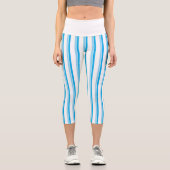 Light Sky Blue und White Vertical Stripes Capri Leggings (Vorderseite)