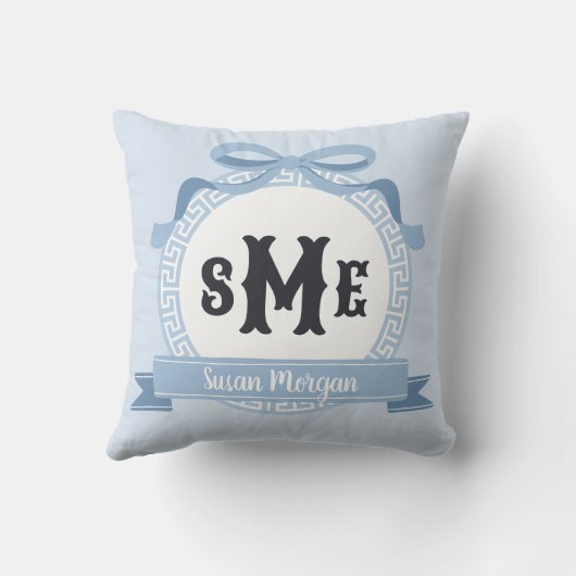 Light Slate Blue Reverse Griechisch Key Bow Monogr Kissen (Rückseite)