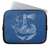 Lighthouse Whale Laptopschutzhülle (Vorderseite)