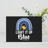 Lighting It Up Blue Rainbow Autismus Awareness Fam Einladung (Stehend Vorderseite)