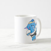 Lil blaues Elefant-Karate Kaffeetasse (VorderseiteRechts)