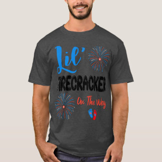 Lil' Firecracker auf dem Weg Niedlich 4. Juli Preg T-Shirt
