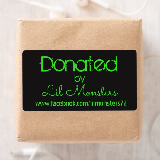 Lil Monsters Aufkleber auf dem Etikett Nebel grün (Insitu)