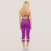 Lila 6-farbiger Regenbogenstreifen Capri Leggings (Rückseite)