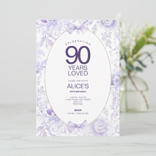 Lila 90. Moderner, Vintager Blumengeburt Einladung (Stehend Vorderseite)