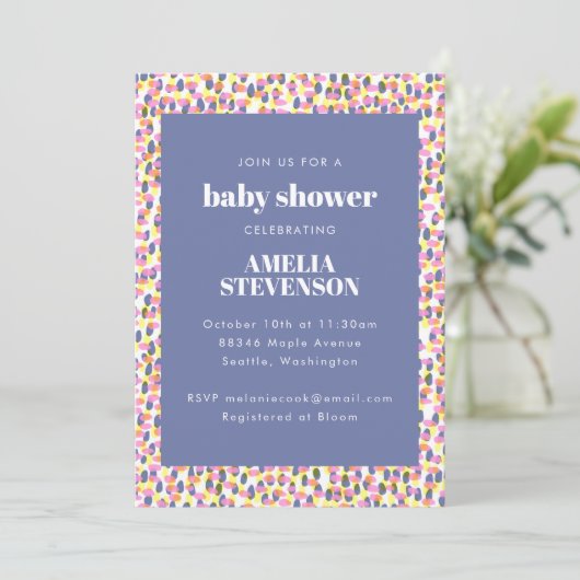 Lila Abstrakt Dot Pattern Kinderdusche Einladung (Stehend Vorderseite)
