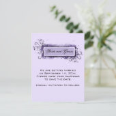 Lila Abstrakte Blumenhochzeit Sichern Sie das Datu Einladung (Stehend Vorderseite)