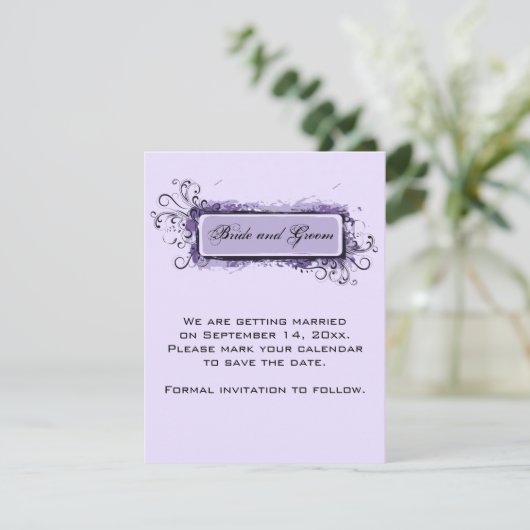 Lila Abstrakte Blumenhochzeit Sichern Sie das Datu Einladung (Stehend Vorderseite)