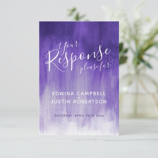 Lila abstrakte moderne Hochzeitsantwort UAWG QR Einladung (Stehend Vorderseite)