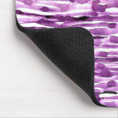 Lila Abstrakte Wasserfarben Streifen Mousepad (Ecke)