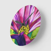 Lila afrikanische Daisy Aquarellkunst Blume Runde Wanduhr (Winkel)