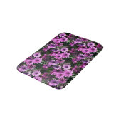 Lila afrikanisches Daisy-Blume Naturmuster Badematte (Schrägansicht)