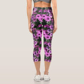 Lila afrikanisches Daisy-Blume Naturmuster Capri Leggings (Rückseite)