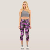 Lila afrikanisches Daisy-Blume Naturmuster Capri Leggings (Vorderseite)
