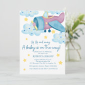 Lila Airplane Babydusche auf und ab Einladung (Stehend Vorderseite)