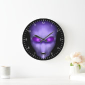 Lila Alien Große Wanduhr (Zuhause)