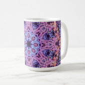 Lila Alien Kaleidoskopie Mandala Kaffeetasse (VorderseiteRechts)