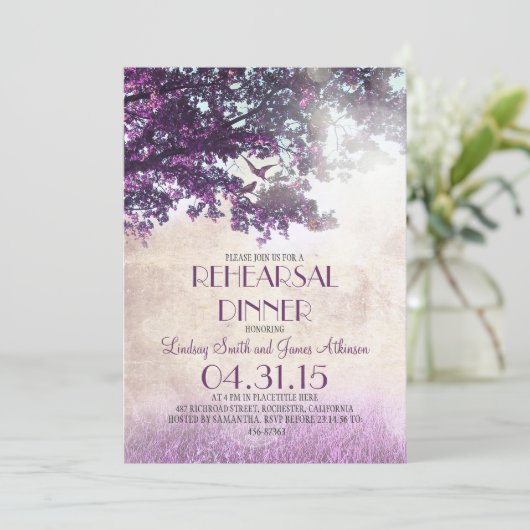 Lila alte Eiche & Liebesvögel Probe Abendessen Einladung (Stehend Vorderseite)