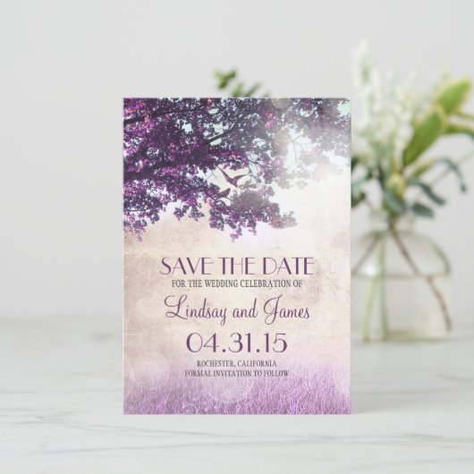Lila alte Eichenbaumromantik speichern Dattelkarte Save The Date (Stehend Vorderseite)