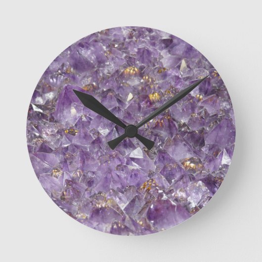 Lila Amethyst Kristallsteindruck Runde Wanduhr (Vorderseite)