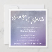 Lila Änderung von Plänen verzögert Hochzeitskarte Einladung (Vorderseite)