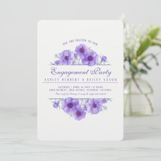 Lila Anemon-Blütenfarbe Verlobung Einladung (Stehend Vorderseite)