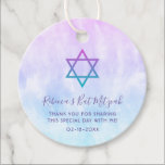 Lila Aquamarine Gefärbte Krawatte Bat Mitzvah Geschenkanhänger<br><div class="desc">Diese modernen lila und aquamarinen blauen gefärbte Krawatte Bat Mitzvah Gefallen Tags sind eine gute Möglichkeit,  um Ihren Gästen zu danken.</div>