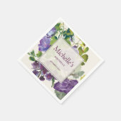 Lila Aquarell-Blumenranken Geburtstagsname Datum Serviette (Ecke)